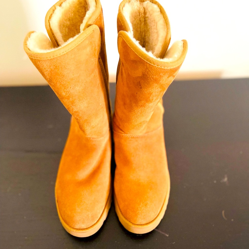 UGG CLASSIC SHORT